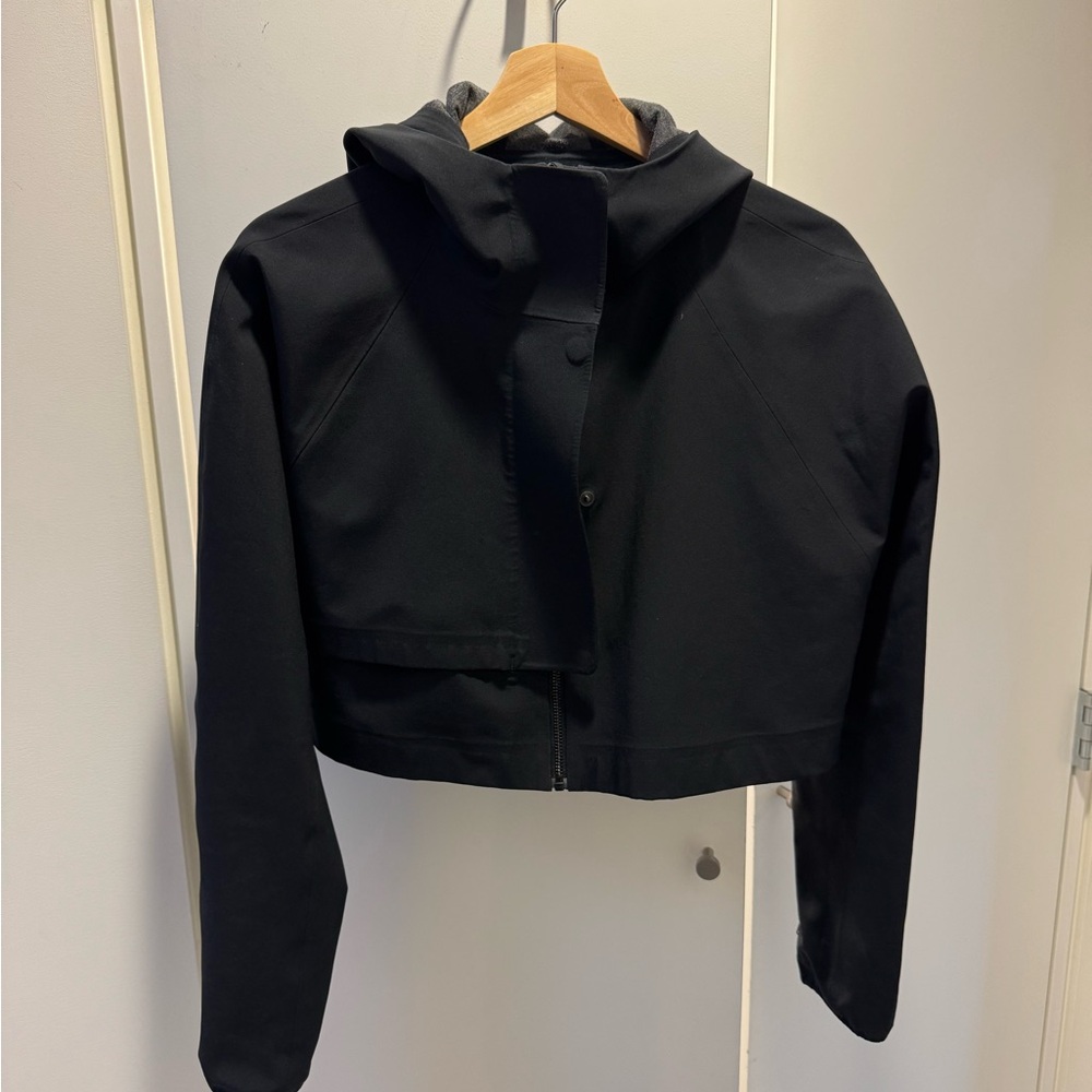 Women's Lululemon Cropped Rain Chaser Hooded Jacket